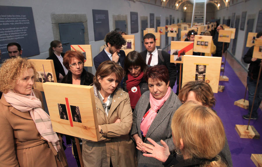Fotos: La ministra de Justicia visita la exposición &#039;Pasos sin Tierra&#039; y el Memorial Democrático en La Cárcel Centro de Creación