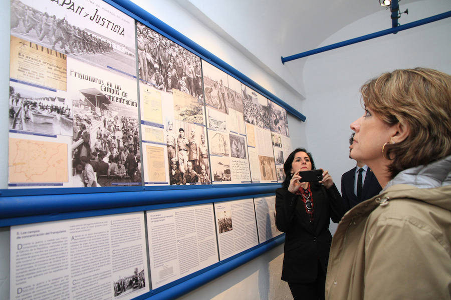 Fotos: La ministra de Justicia visita la exposición &#039;Pasos sin Tierra&#039; y el Memorial Democrático en La Cárcel Centro de Creación