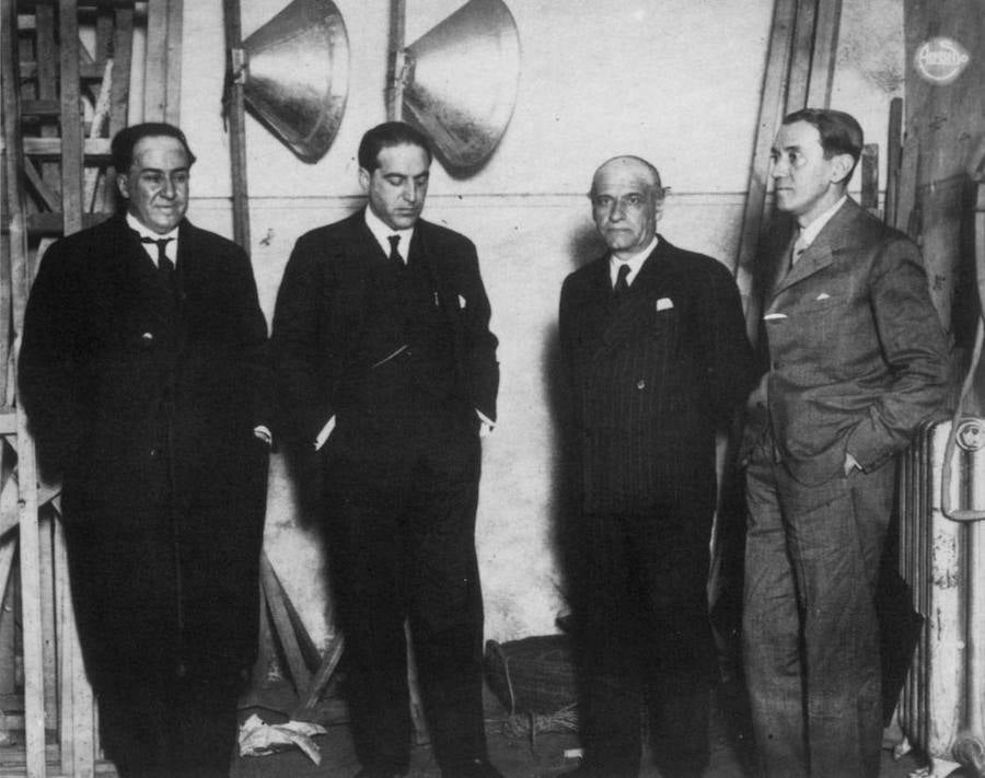 Antonio Machado, Gregorio Marañón, Jose Ortega y Gasset y Ramón Pérez de Ayala, en un mitín. 