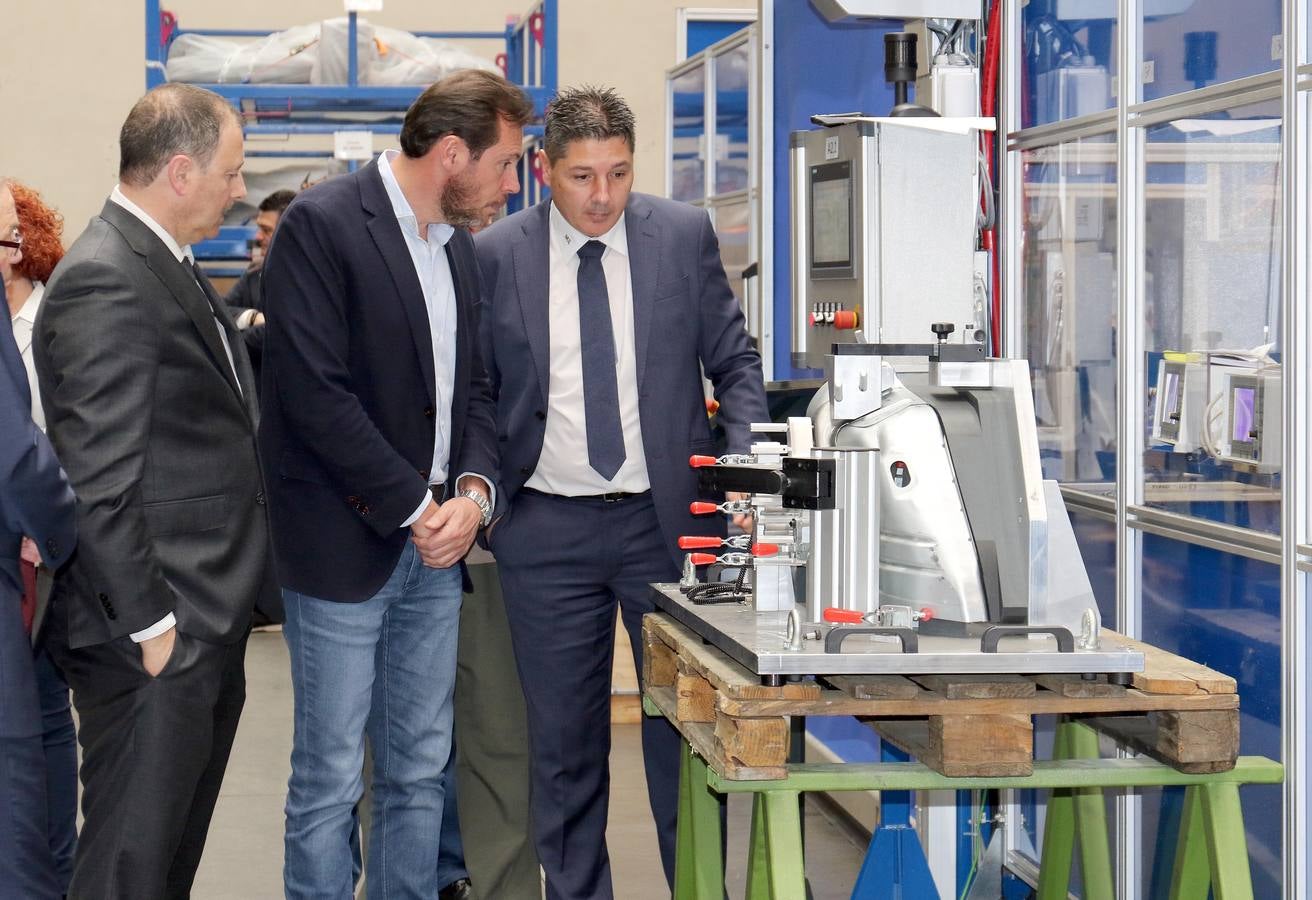 Durante la visita, el alcalde comprobó en primera persona el trabajo que realizan los diferentes departamentos