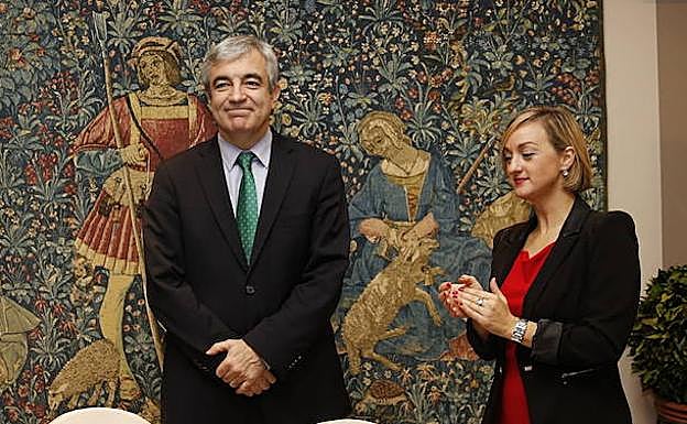 Raquel Alonso, en un acto con Luis Garicano.