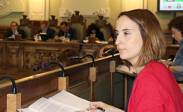 Pilar Vicente, en un pleno del Ayuntamiento de Valladolid.
