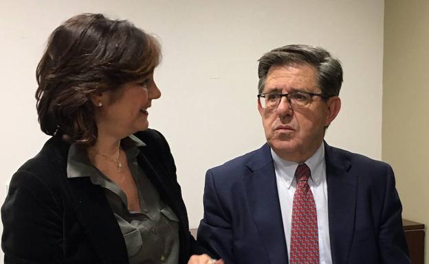 Beatriz Escudero, junto a Tomás Postigo, en la sede del PP. 