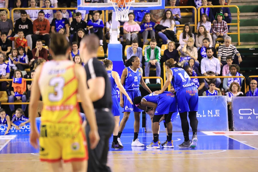 Fotos: Perfumerías Avenida vuelve a vencer al Girona