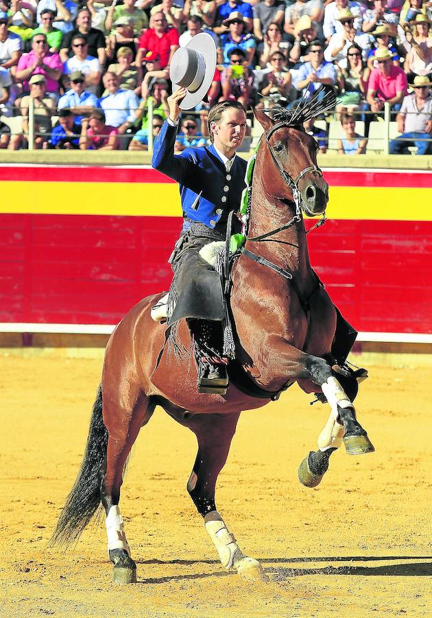 Héctor Barcenilla, a lomos de uno de sus caballos.