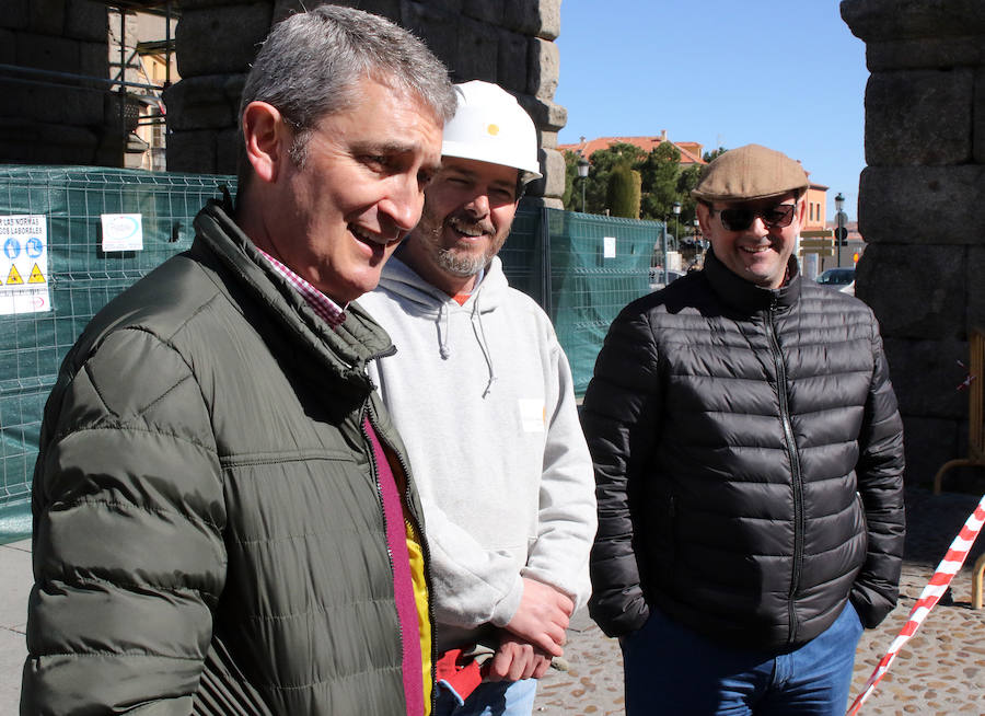 Fotos: Retiran a la Virgen del Acueducto para su restauración