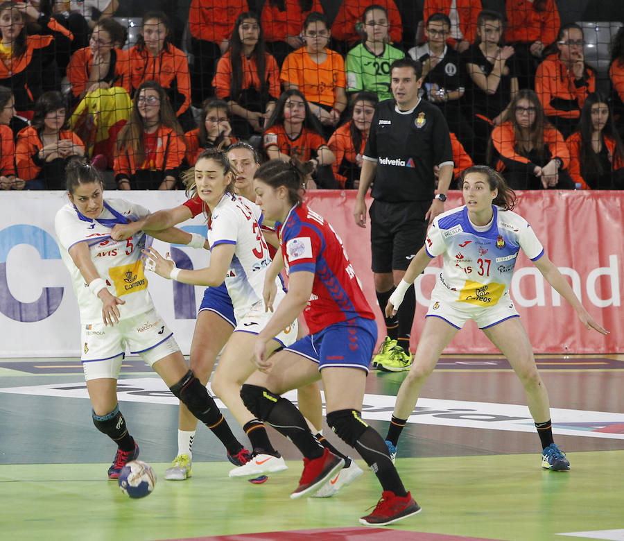 Fotos: Las Guerreras ganan a Serbia en su segundo partido en Palencia (31-28) 1/2