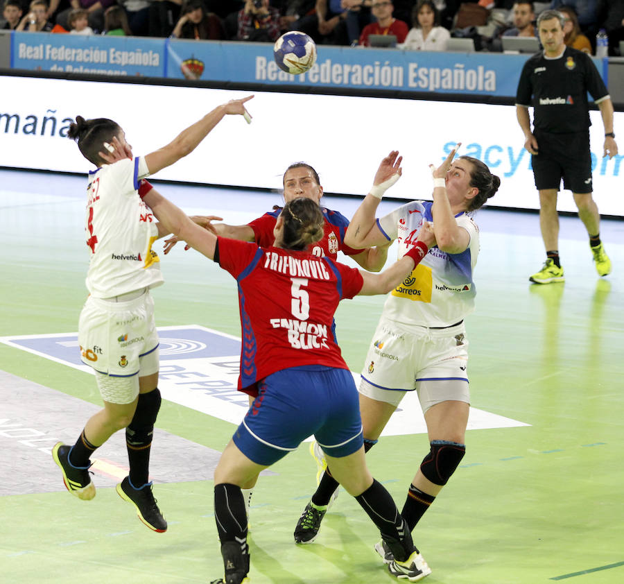 Fotos: Las Guerreras ganan a Serbia en su segundo partido en Palencia (31-28) 1/2