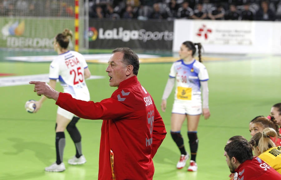 Fotos: Las Guerreras ganan a Serbia en su segundo partido en Palencia (31-28) 1/2