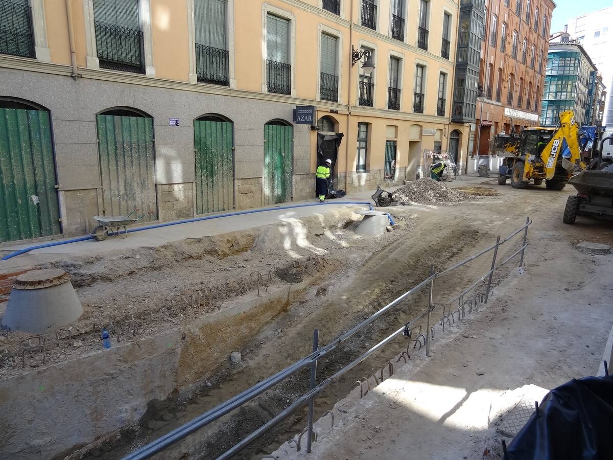 Obras para sacar las rampas del aparcamiento de la Plaza Mayor en las calles Jesús y Manzana.