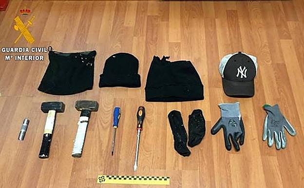 Material que portaban los detenidos.