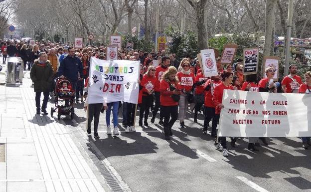 Manifestación de empleadas y empleados de DIA en Valladolid contra el ERE. 