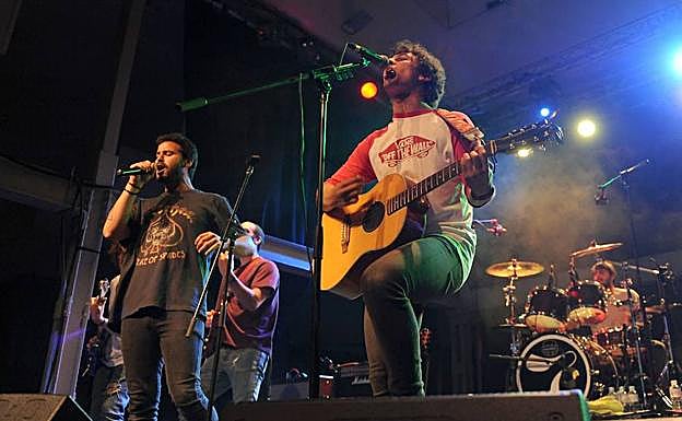 Taburete, en uno de sus conciertos. 