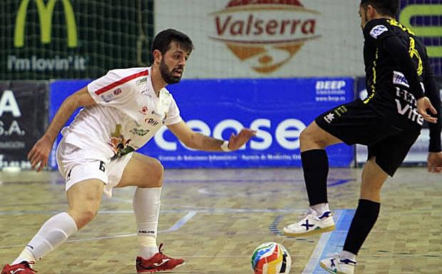 Raya, en el partido de la primera vuelta frente al O'Parrulo en el Pedro Delgado.