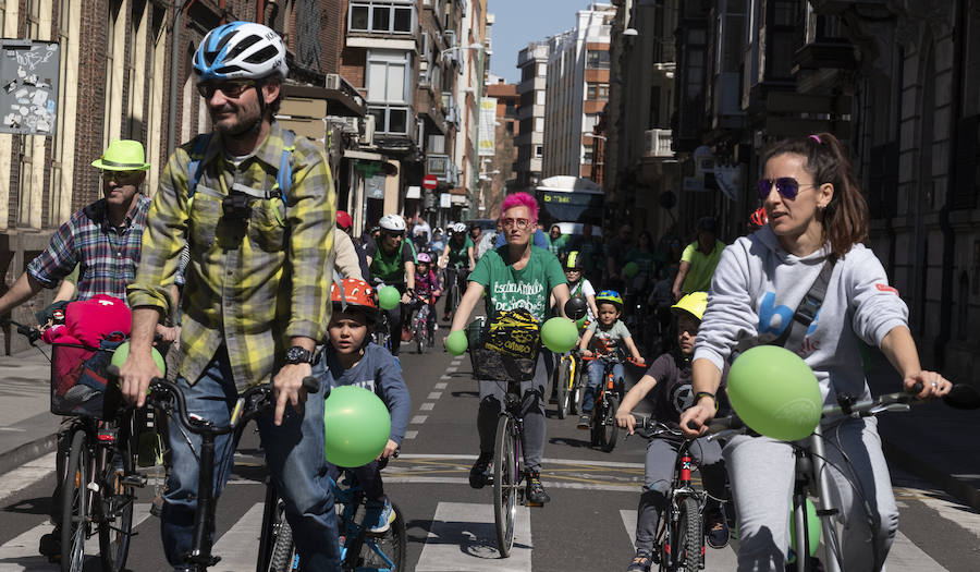 Fotos: Bicicletada por la escuela pública en Valladolid