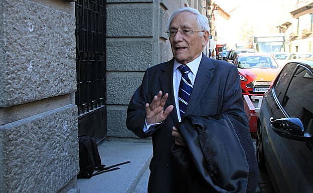 Atilano Soto a su llegada a una de las sesiones del juicio en la Audiencia de Segovia. 