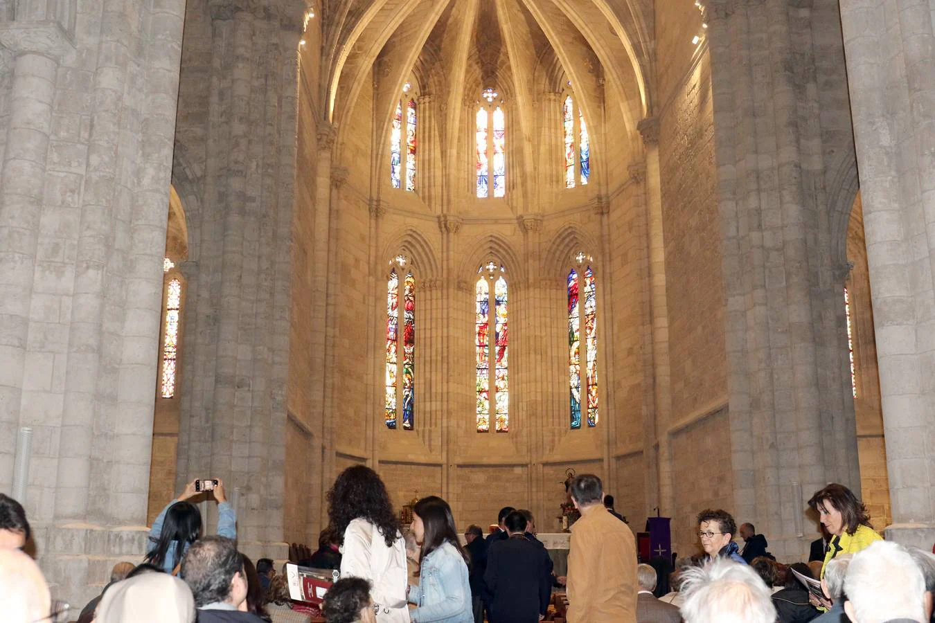 Primera misa con el Cardenal Ricardo Blázquez en la Antigua, despues de la limpieza de la piedra.