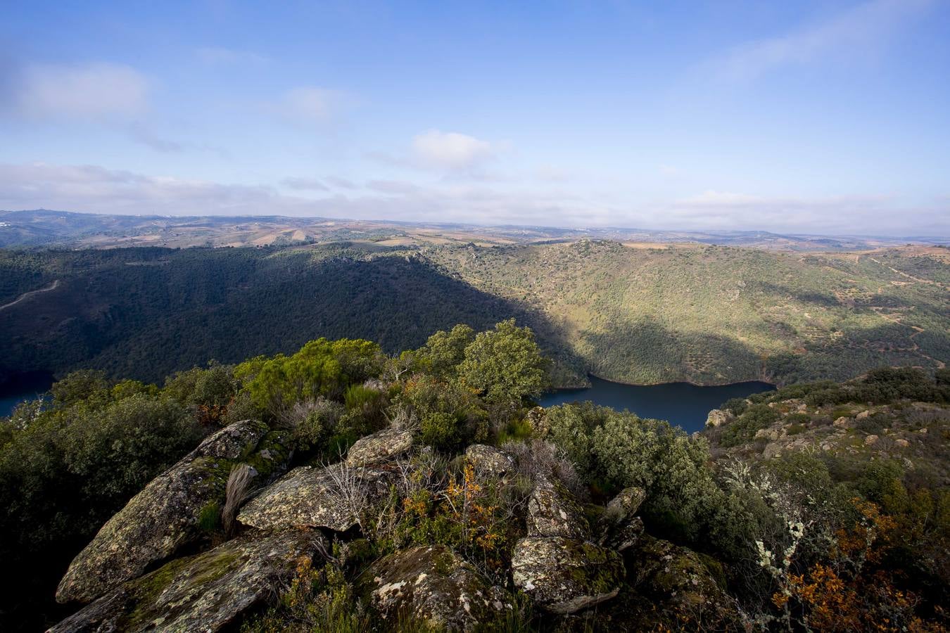 Visiones espectaculares y rincones llenos de sabor en un territorio verde, hendido por las aguas del Duero