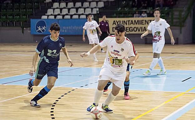 Momento de un anterior partido del juvenil del Naturpellet Segovia esta temporada.
