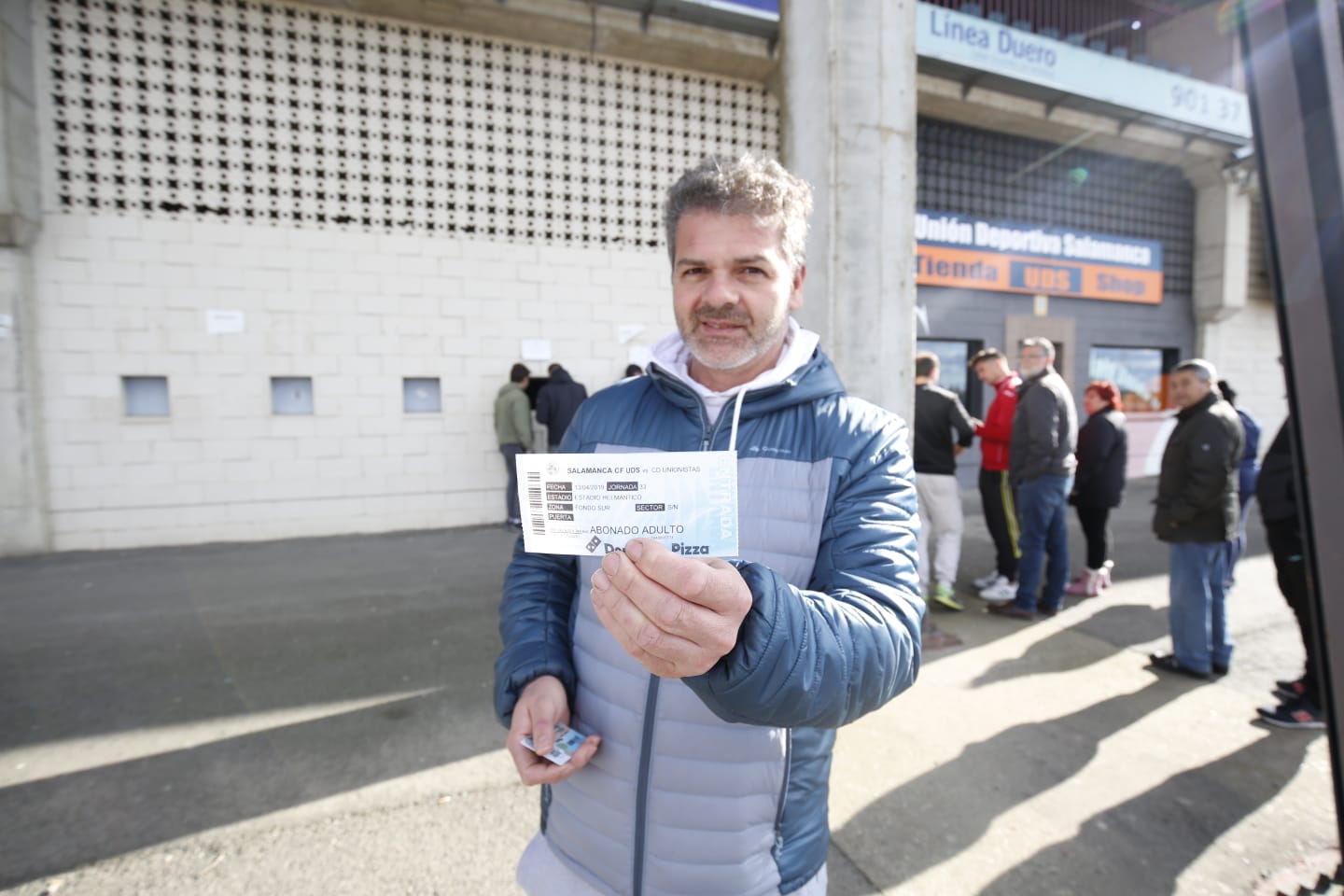 Fotos: Colas en el Helmántico para el derbi Salamanca CF y Unionistas CF