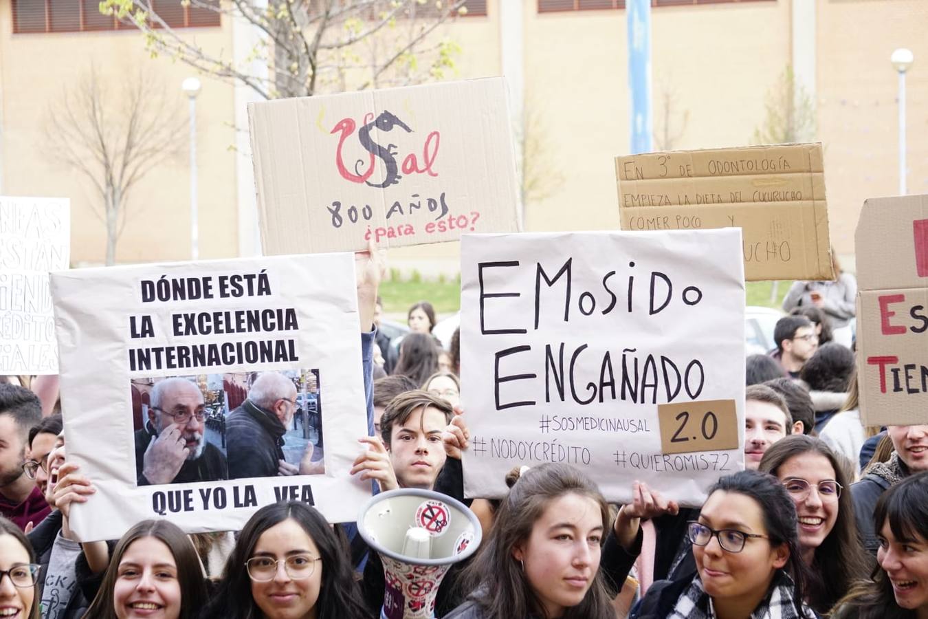 Fotos: Protesta de los estudiantes de Medicina en Salamanca