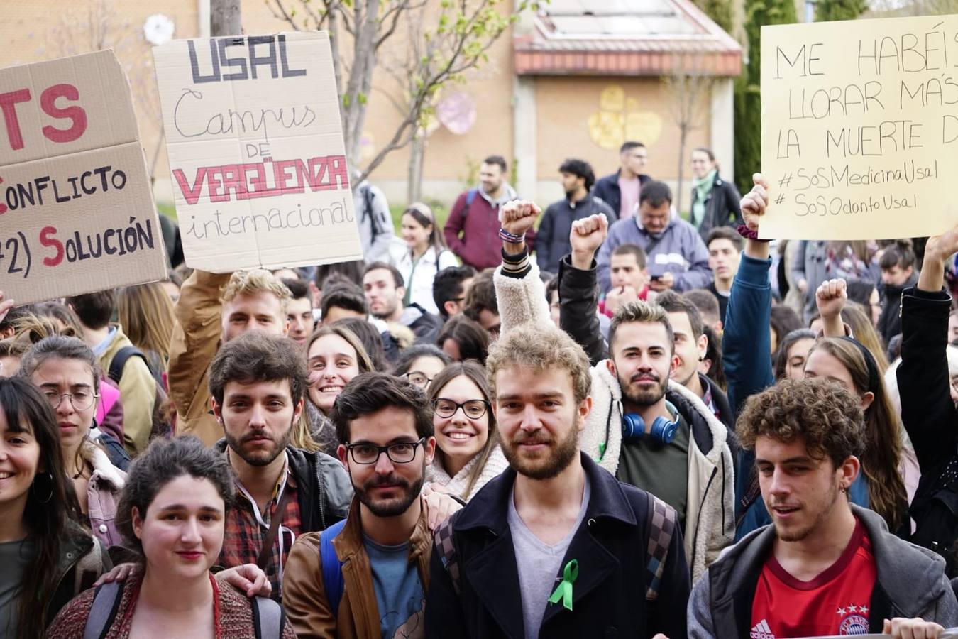 Fotos: Protesta de los estudiantes de Medicina en Salamanca