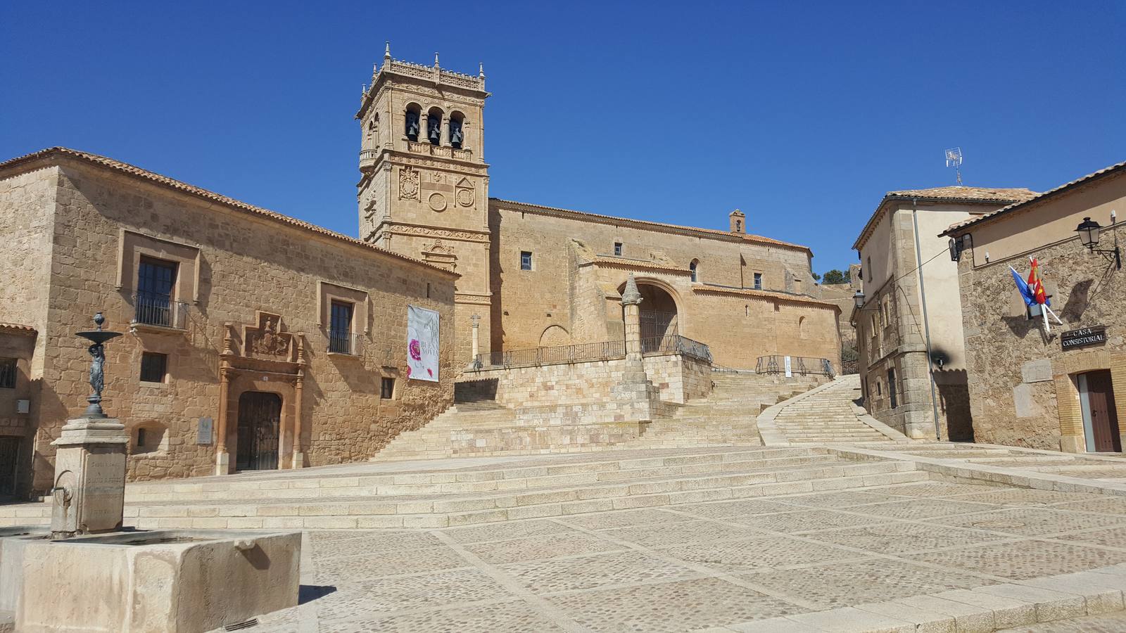 Plaza de Morón de Almazán.