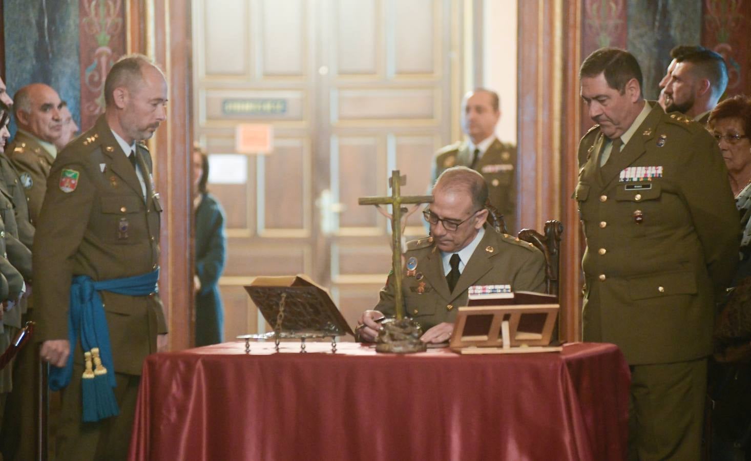 El teniente coronel José Manuel Iglesias Redero tomó posesión relevando al coronel Rafael Matilla