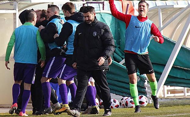 Fernando Estévez, en el Helmántico con el Burgos CF. 