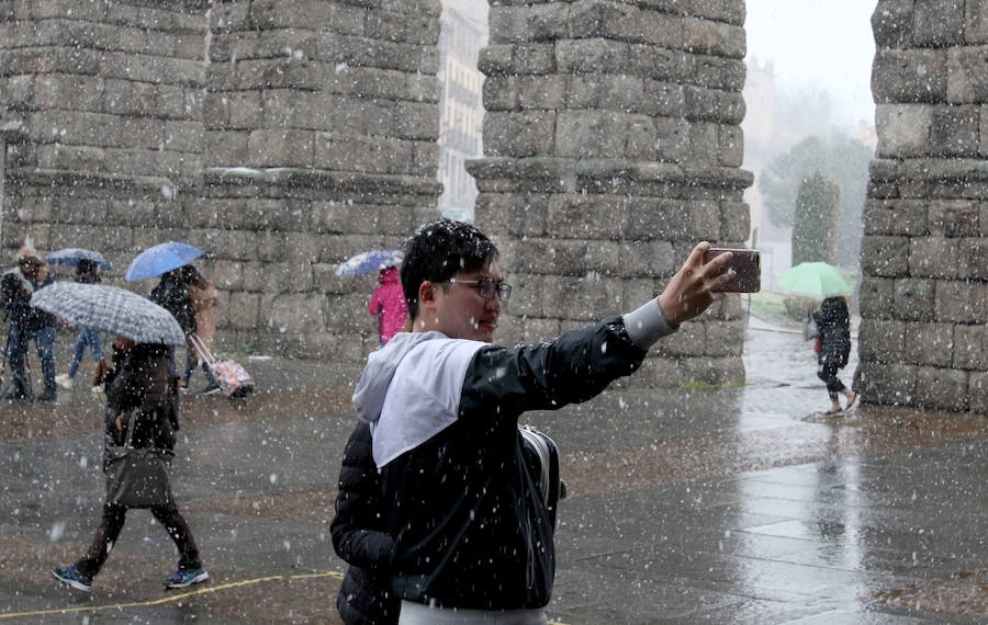 Fotos: Nieve en Segovia en el mes de abril