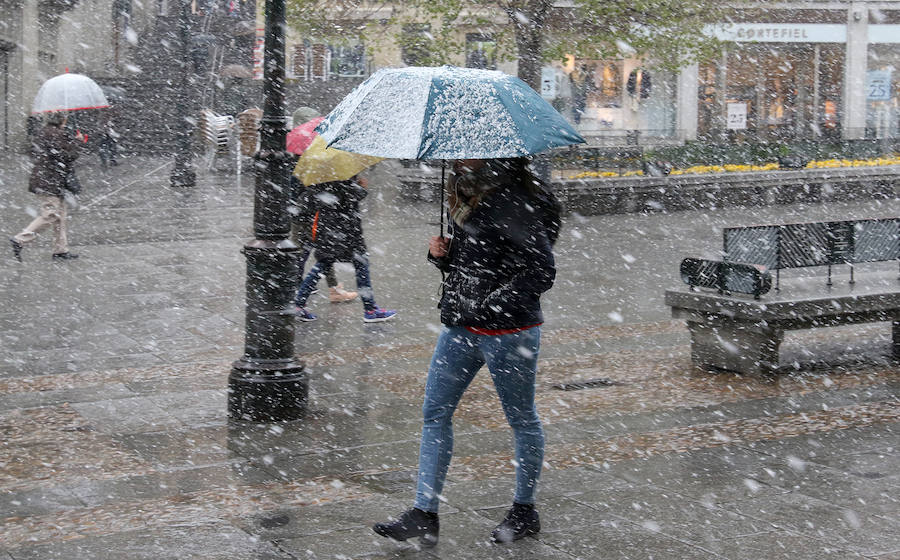Fotos: Nieve en Segovia en el mes de abril