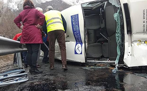 Estado en el que quedó la furgoneta siniestrada. 