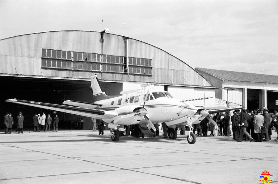 Avión Cesna, en el hangar de la Base Aérea de Villanubla, utilizado por el equipo francés para medir el espectro de las gotas de agua.