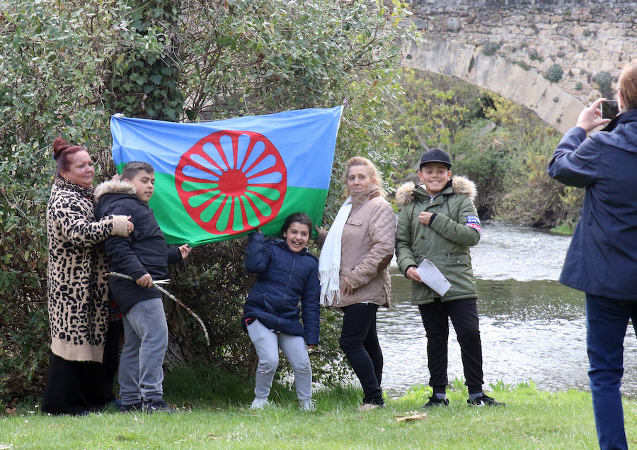 Fotos: Celebración en Segovia del Día Internacional del Pueblo Gitano