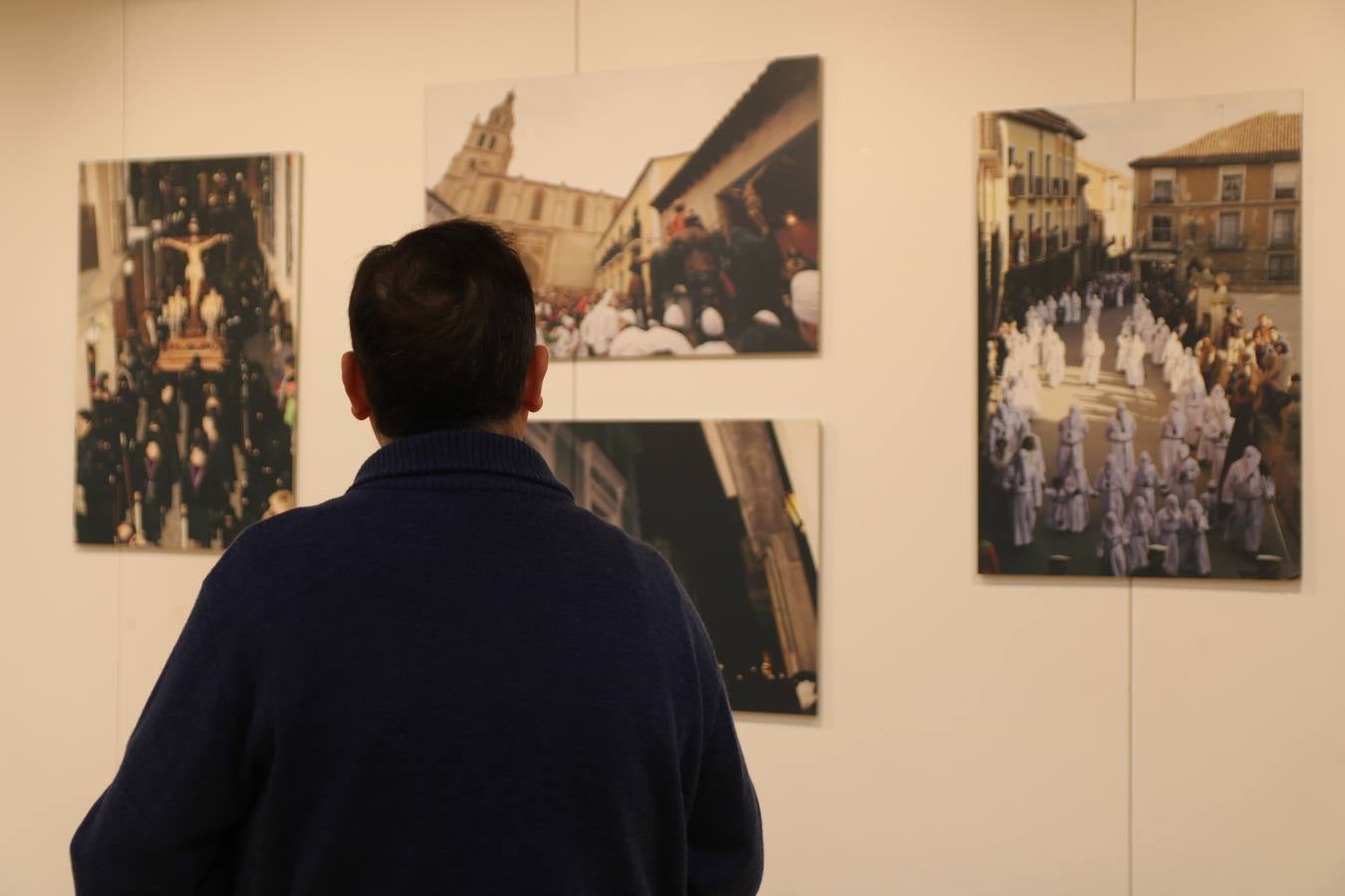 Una muestra sobre la Semana Santa de Valladolid y las dos Medinas puede verse en la Oficina de Turismo de la capital