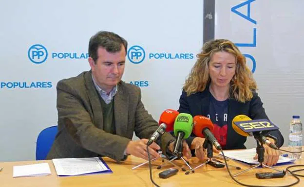 Los candidatos al Congreso -Alicia García- y al Senado - Juan Pablo Martín- del PP de Ávila. 