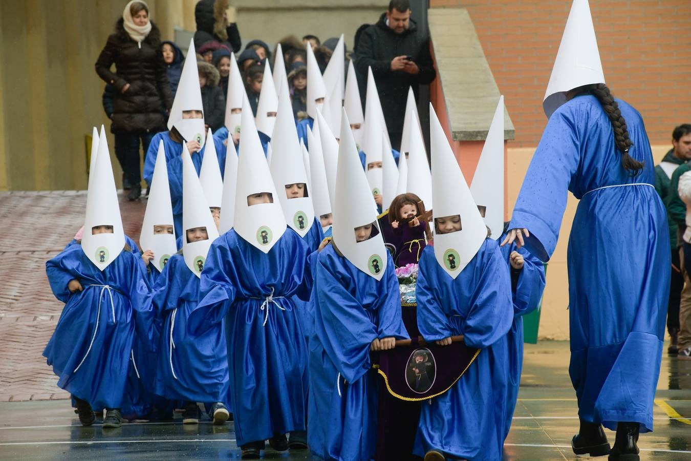 Fotos: Procesión infantil en el colegio Amor de Dios de Valladolid
