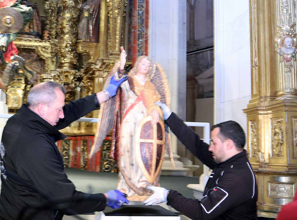 Lerma inaugura mañana Las Edades del Hombre. Aquí puedes hacer un recorrido por las 90 obras que componen la muestra 'Angeli', donde los ángeles cobran protagonismo, más de 300 de estos seres, algunos buenos y otros malos, acompañan durante la visita.