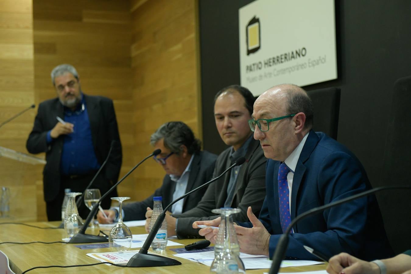 Encontrar propuestas innovadoras para dinamizar el comercio minorista y definir fórmulas para apoyar a los nuevos emprendedores y comerciantes de este sector tan importante para la economía vallisoletana son los objetivos principales del encuentro organizado por el Ayuntamiento de Valladolid en colaboración con El Norte de Castilla