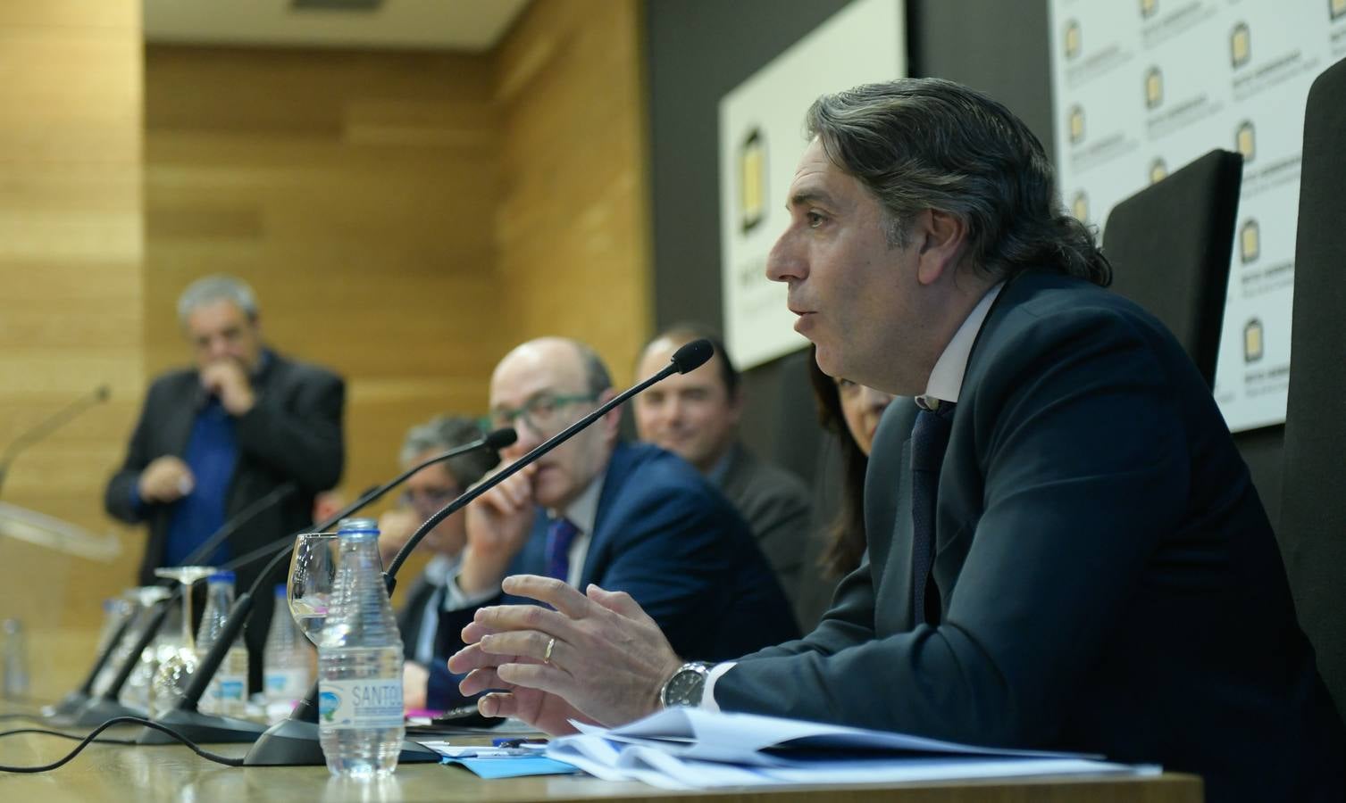 Encontrar propuestas innovadoras para dinamizar el comercio minorista y definir fórmulas para apoyar a los nuevos emprendedores y comerciantes de este sector tan importante para la economía vallisoletana son los objetivos principales del encuentro organizado por el Ayuntamiento de Valladolid en colaboración con El Norte de Castilla