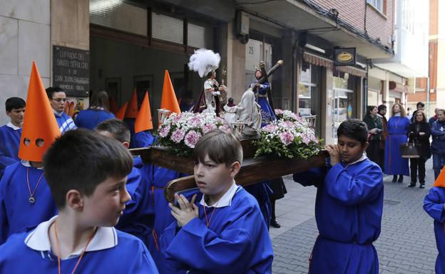 Uno de los pasos de la procesión infantil. 