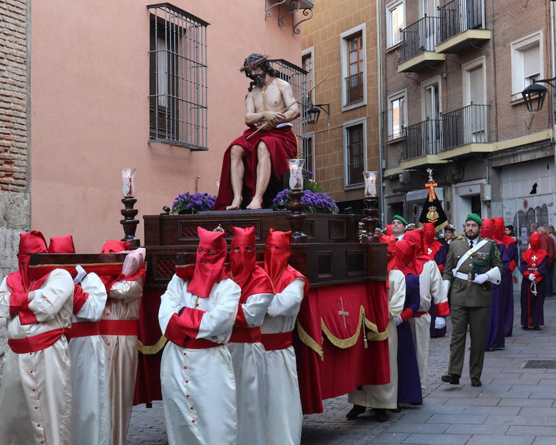 Las calles se han llenado de público para disfrutar del Ecce Homo del Cristo de los Artilleros