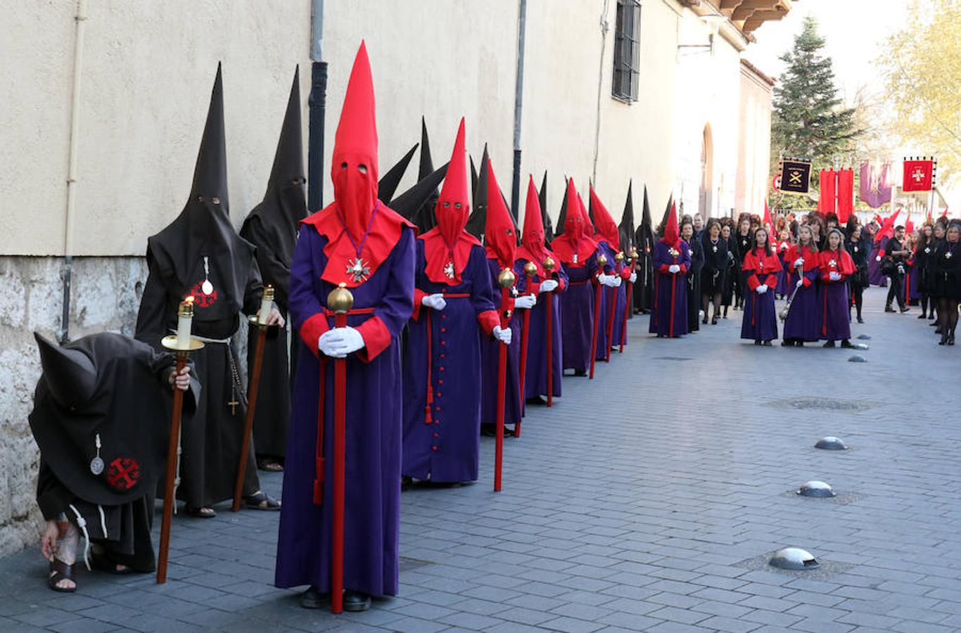 Las calles se han llenado de público para disfrutar del Ecce Homo del Cristo de los Artilleros