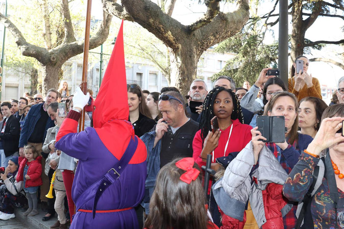 Las calles se han llenado de público para disfrutar del Ecce Homo del Cristo de los Artilleros