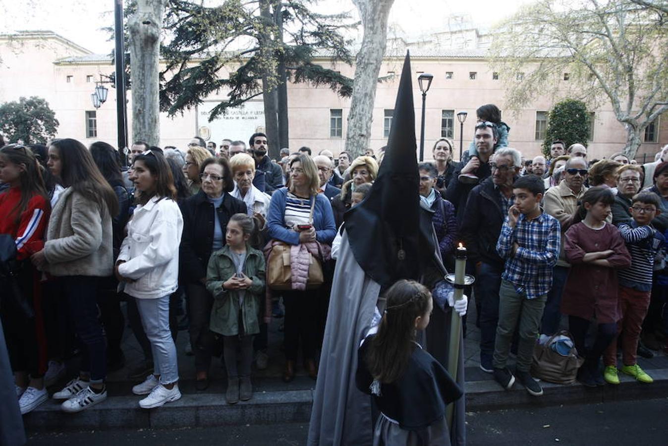 Las calles se abarrotaron de público para seguir la Procesión de las Cinco LLagas