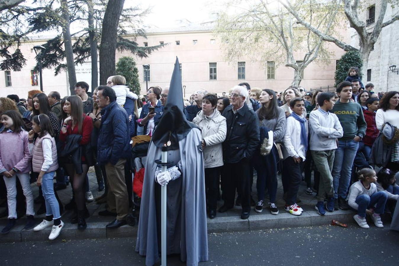 Las calles se abarrotaron de público para seguir la Procesión de las Cinco LLagas