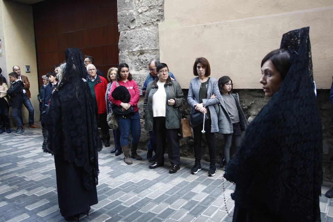 Las calles se abarrotaron de público para seguir la Procesión de las Cinco LLagas