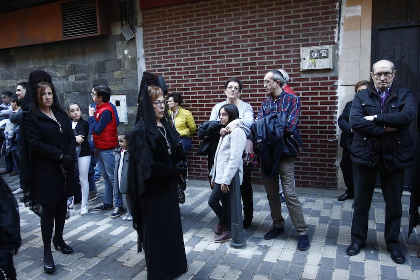 Las calles se abarrotaron de público para seguir la Procesión de las Cinco LLagas