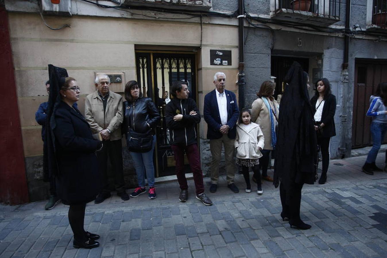 Las calles se abarrotaron de público para seguir la Procesión de las Cinco LLagas