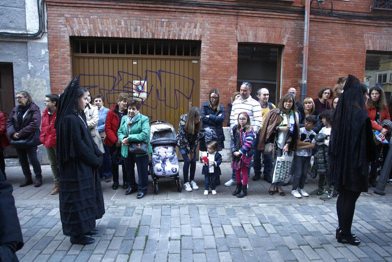 Las calles se abarrotaron de público para seguir la Procesión de las Cinco LLagas